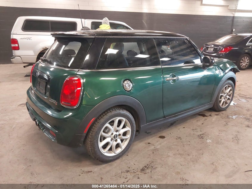 2016 MINI COOPER HARDTOP S VIN: WMWXP7C5XG2A44225