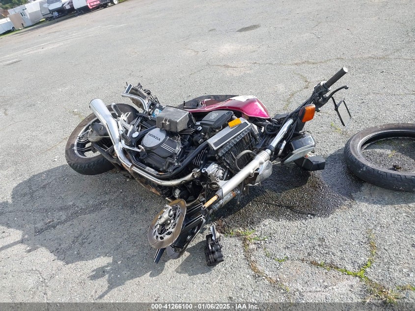 JH2RC0708DM103192 HONDA VF750S Photo 1