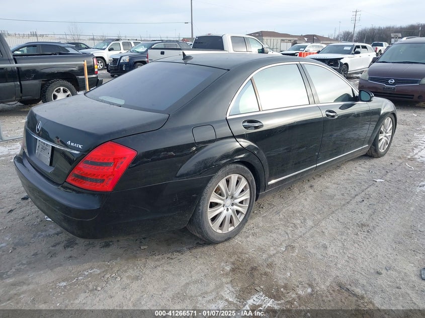2007 MERCEDES-BENZ S 550 VIN: WDDNG86X07A136689