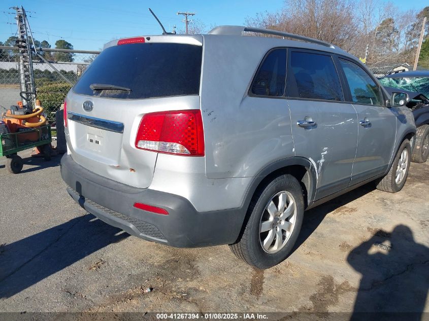 VIN 5XYKT4A23DG322980 2013 KIA SORENTO no.4