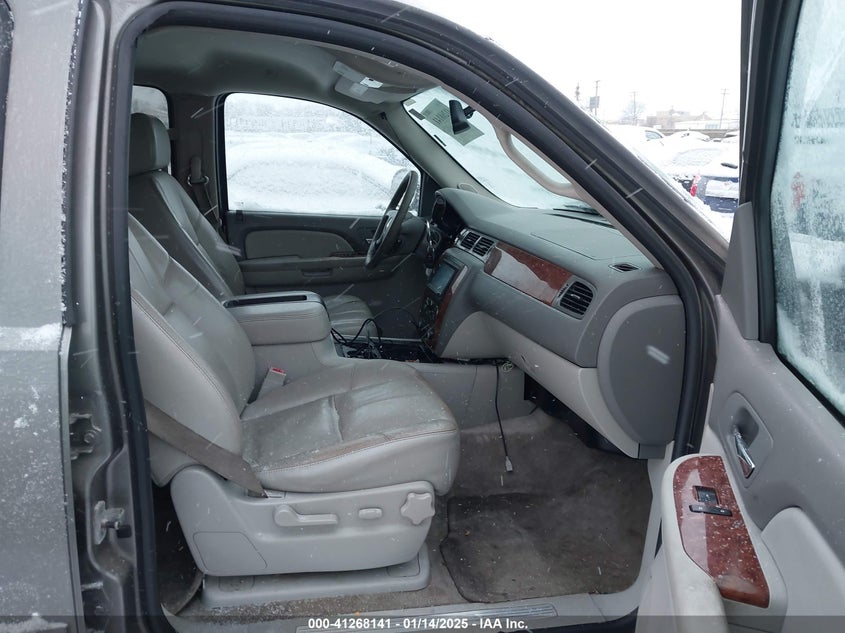2008 CHEVROLET SUBURBAN VIN: 1GNFK16398J226725