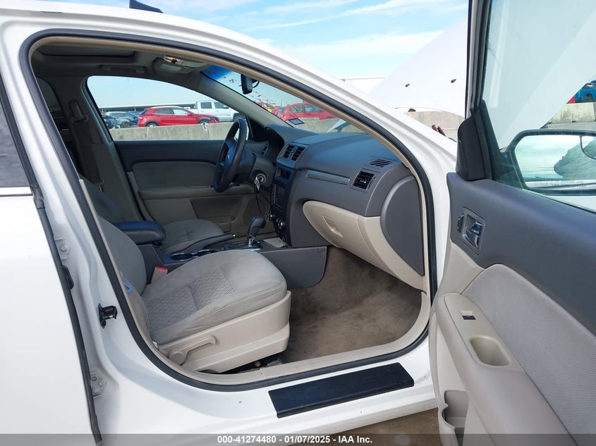 2011 FORD FUSION VIN: 3FAHP0HA8BR220636