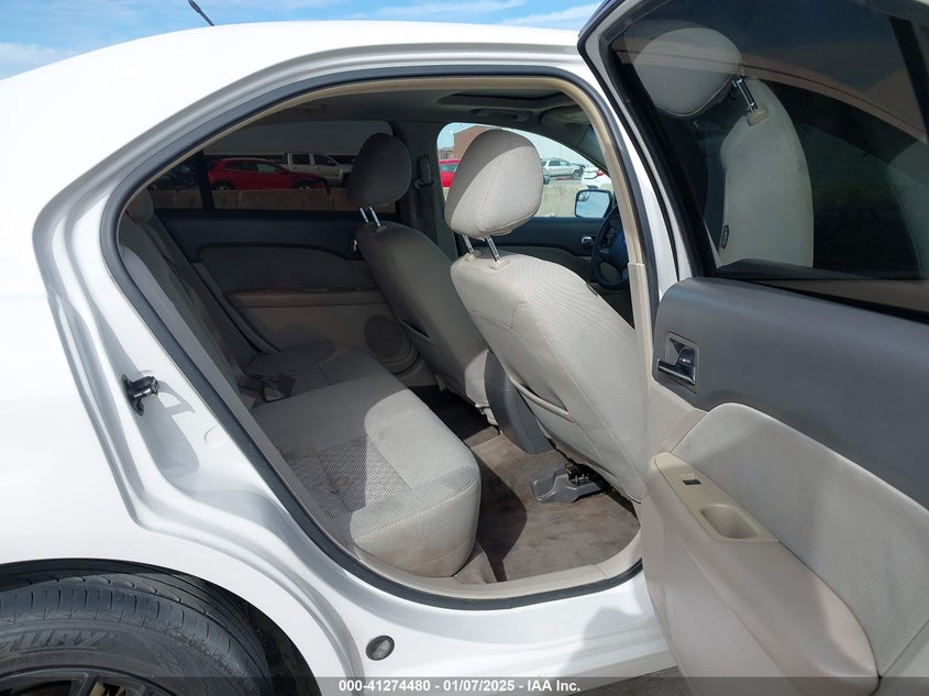 2011 FORD FUSION VIN: 3FAHP0HA8BR220636