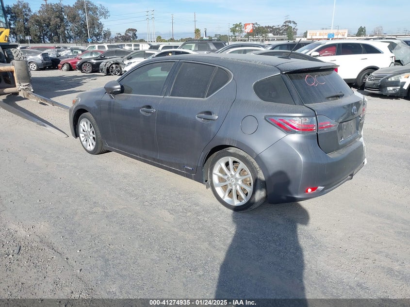 Vin: jthkd5bh2d2138628, lot: 41765286, lexus ct 200h 20133
