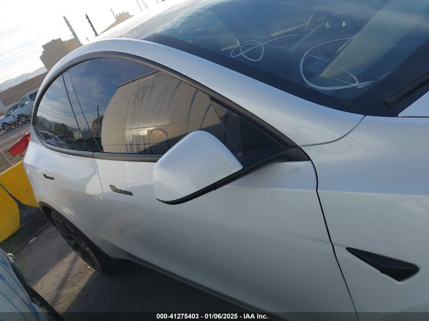 VIN 7SAYGDEF0NF493323 2022 TESLA MODEL Y no.13