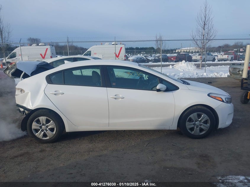 2017 KIA FORTE VIN: 3KPFL4A79HE081555