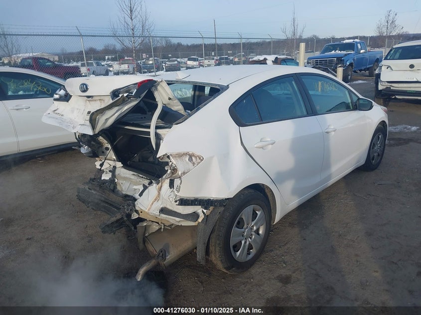 2017 KIA FORTE VIN: 3KPFL4A79HE081555