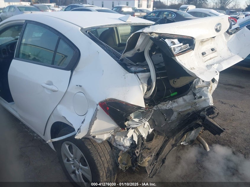 2017 KIA FORTE VIN: 3KPFL4A79HE081555