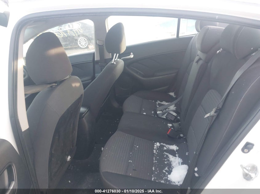 2017 KIA FORTE VIN: 3KPFL4A79HE081555