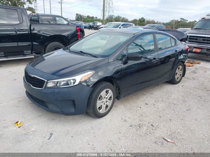2017 KIA FORTE VIN: 3KPFK4A73HE160576