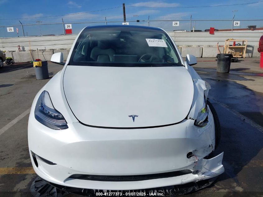 VIN 7SAYGDEE0NA021305 2022 TESLA MODEL Y no.12