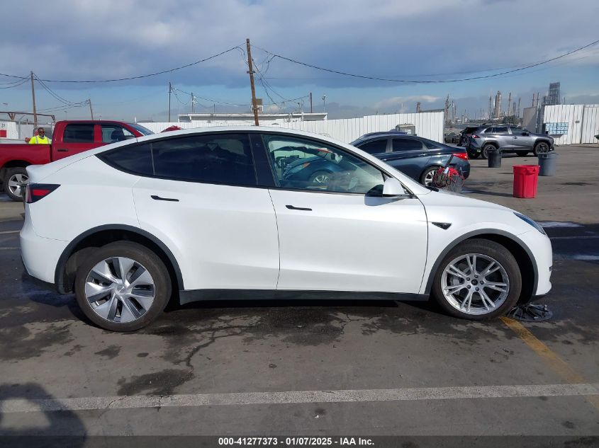 VIN 7SAYGDEE0NA021305 2022 TESLA MODEL Y no.13