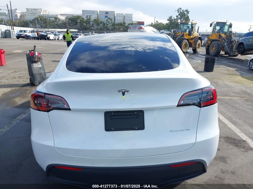 VIN 7SAYGDEE0NA021305 2022 TESLA MODEL Y no.16