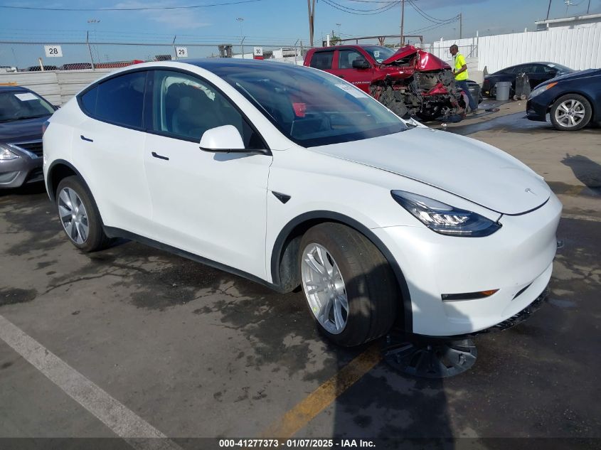 VIN 7SAYGDEE0NA021305 2022 TESLA MODEL Y no.1