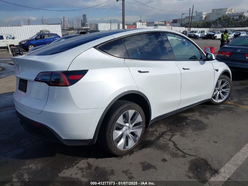 VIN 7SAYGDEE0NA021305 2022 TESLA MODEL Y no.4