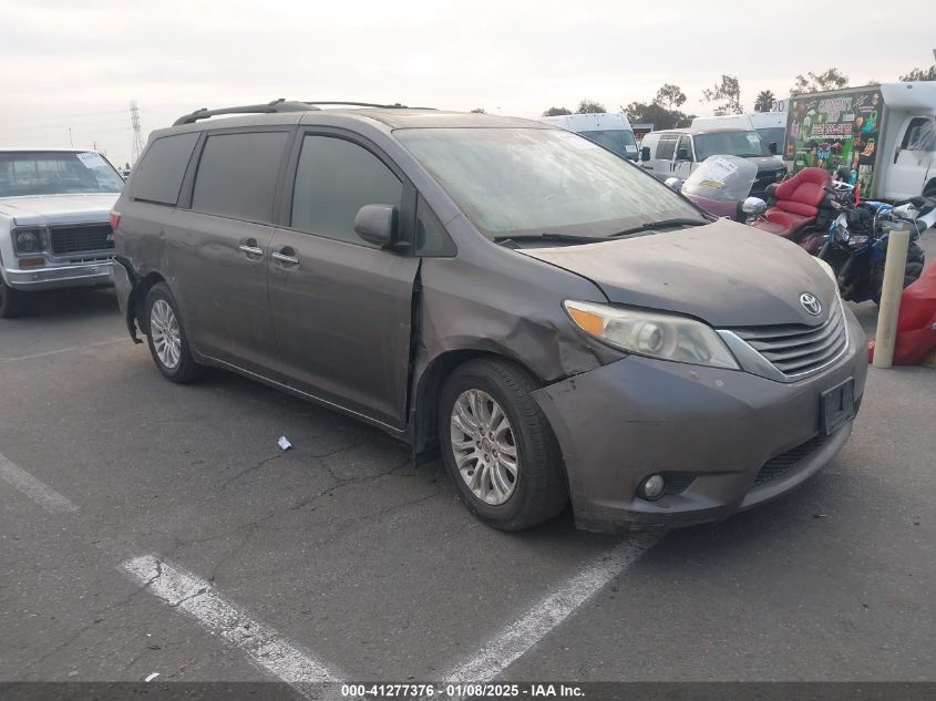 VIN 5TDYZ3DC5HS865344 2017 TOYOTA SIENNA no.1