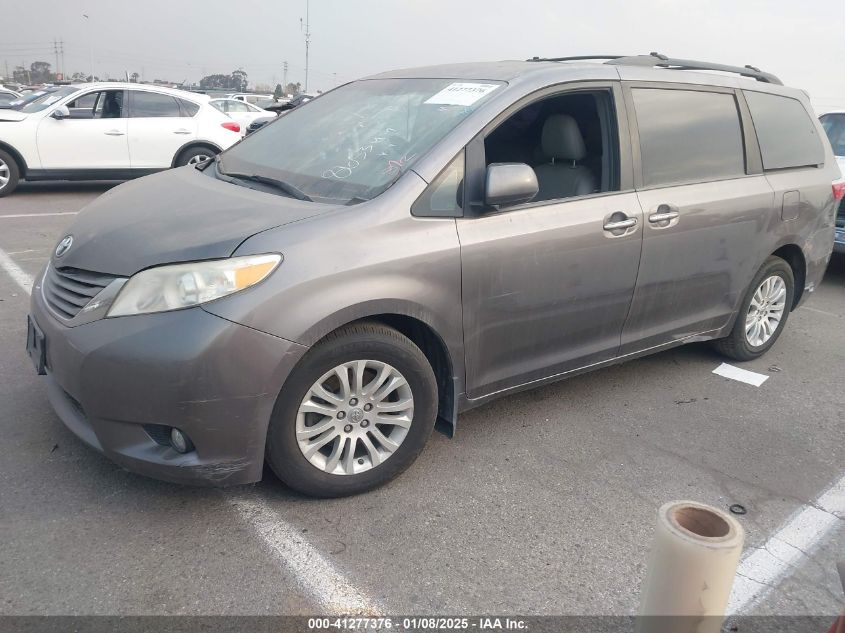 VIN 5TDYZ3DC5HS865344 2017 TOYOTA SIENNA no.2