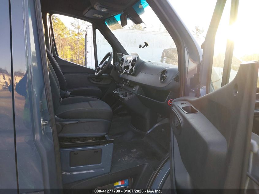 VIN WD4PF1CD7KP152553 2019 Mercedes-Benz Sprinter 2... no.5