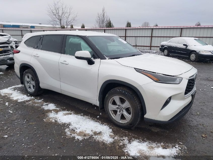 2021 Toyota Highlander, LE