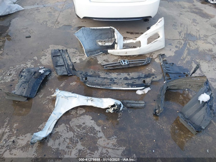 2013 HONDA ACCORD VIN: 1HGCR2F37DA053635