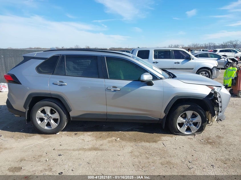 2019 TOYOTA RAV4 XLE - JTMW1RFV7KD023270