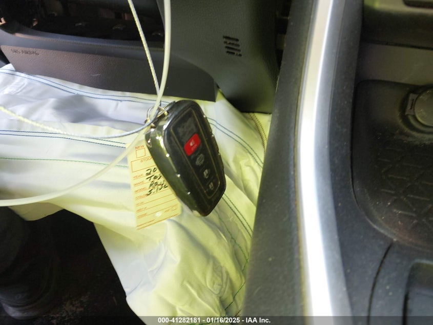 2019 TOYOTA RAV4 XLE - JTMW1RFV7KD023270