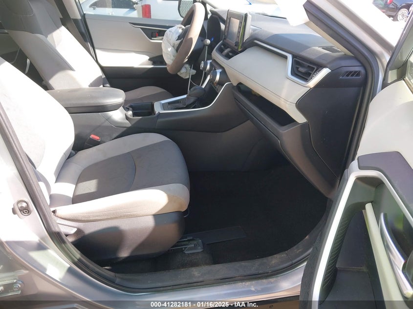 2019 TOYOTA RAV4 XLE - JTMW1RFV7KD023270