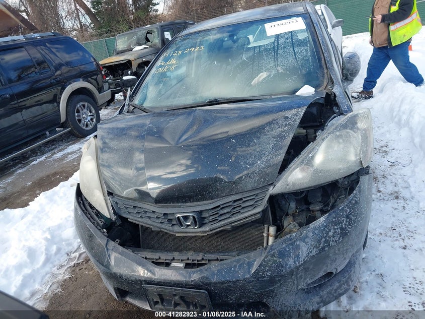 2012 HONDA FIT VIN: JHMGE8G51CS000502