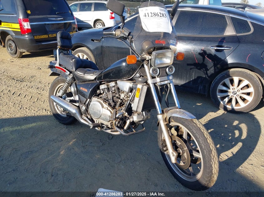 JH2RC2106GM203185 HONDA VF700 Photo 1