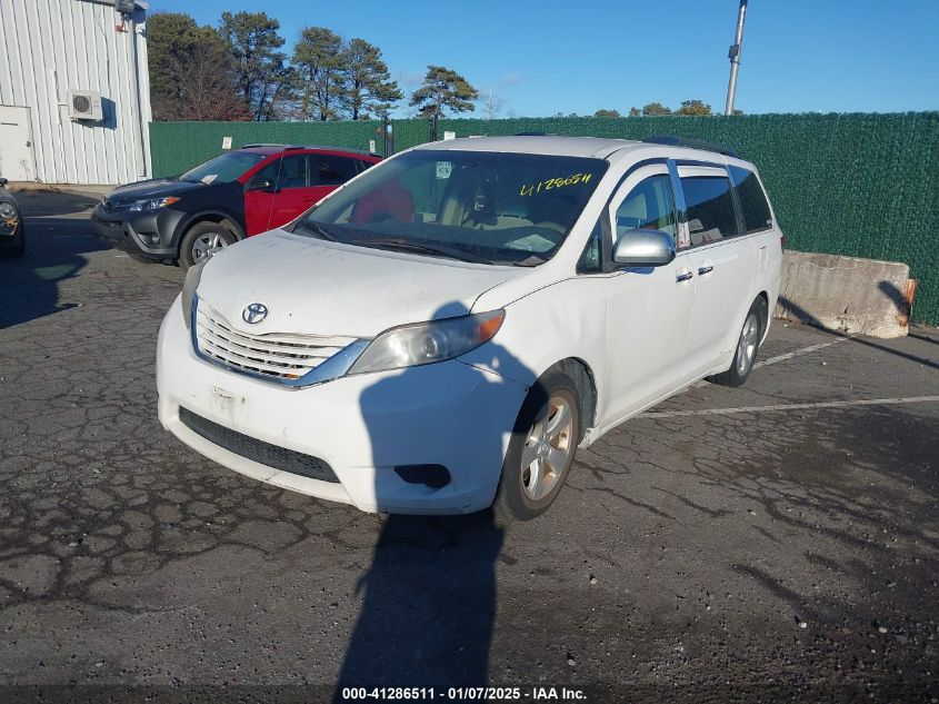 VIN 5TDKK3DC7DS330262 2013 TOYOTA SIENNA no.2