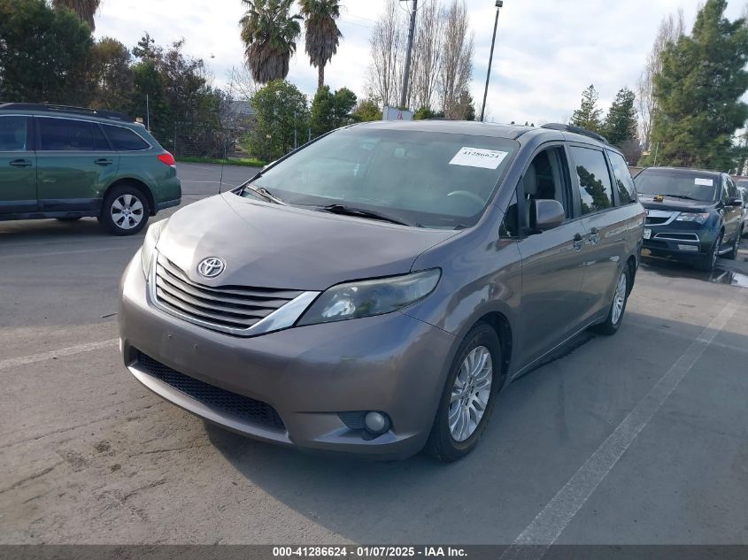 VIN 5TDYK3DC8DS330863 2013 TOYOTA SIENNA no.2