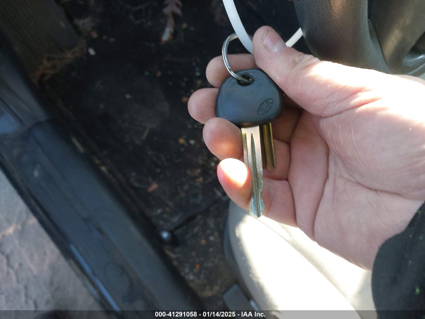 2010 KIA FORTE VIN: KNAFT4A26A5289038