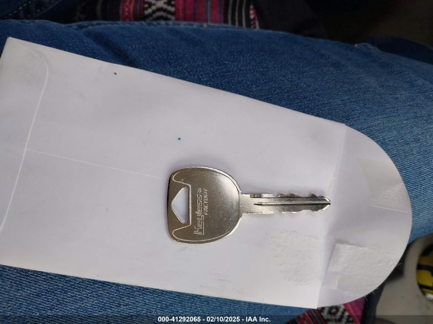 2000 Chevrolet Blazer Ls VIN: 1GNCS13W2YK255897 Lot: 41292065