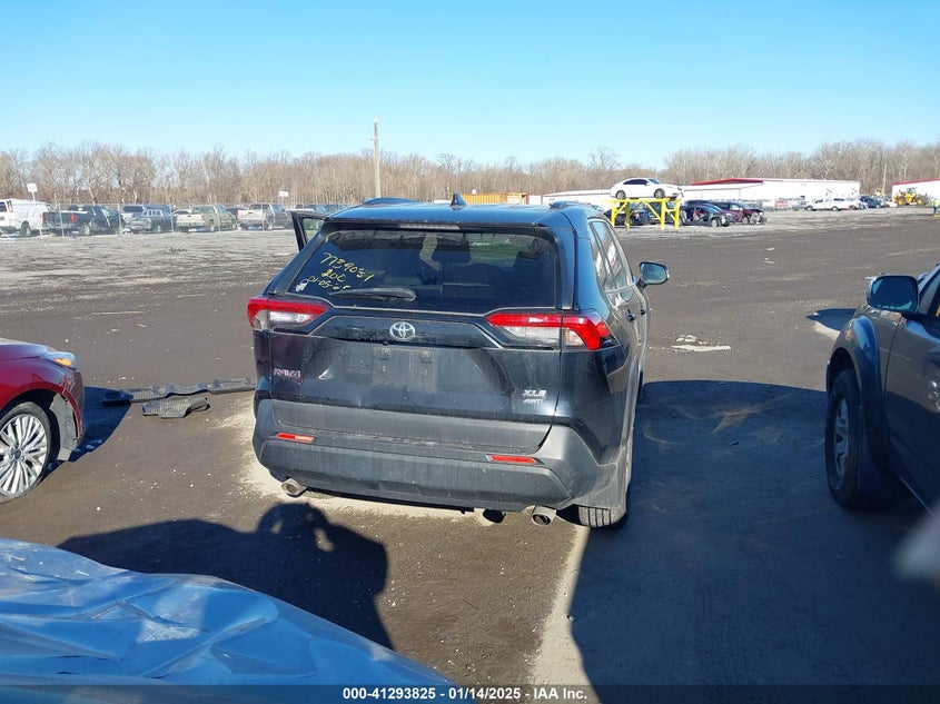 2019 TOYOTA RAV4 XLE PREMIUM - JTMA1RFV0KD515763