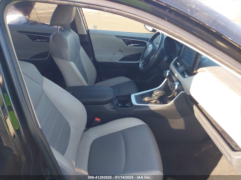 2019 TOYOTA RAV4 XLE PREMIUM - JTMA1RFV0KD515763