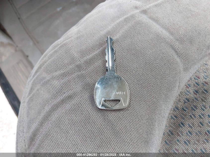 2001 Chevrolet Tahoe Ls VIN: 1GNEC13T71R178601 Lot: 41296253