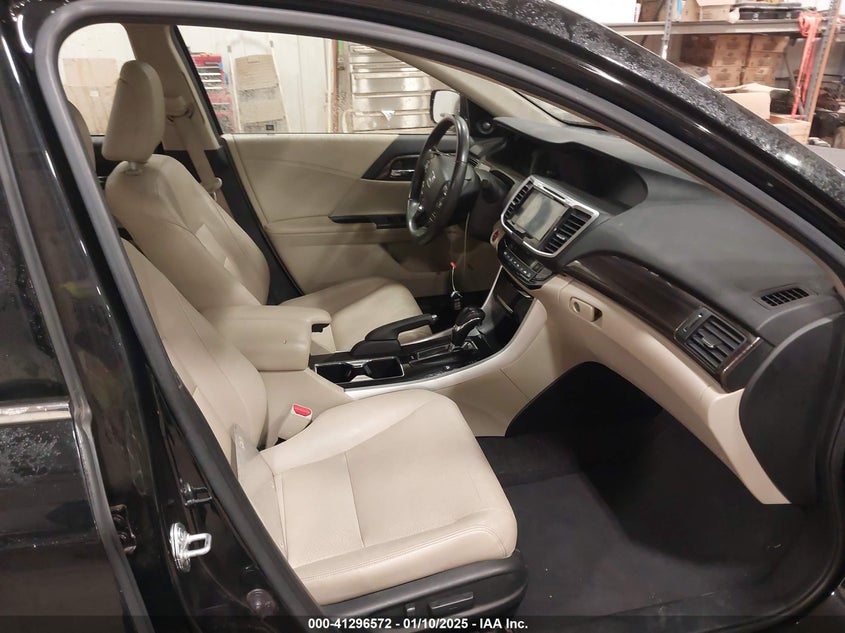 2017 HONDA ACCORD VIN: JHMCR6F78HC004459