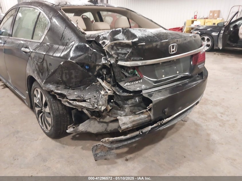 2017 HONDA ACCORD VIN: JHMCR6F78HC004459