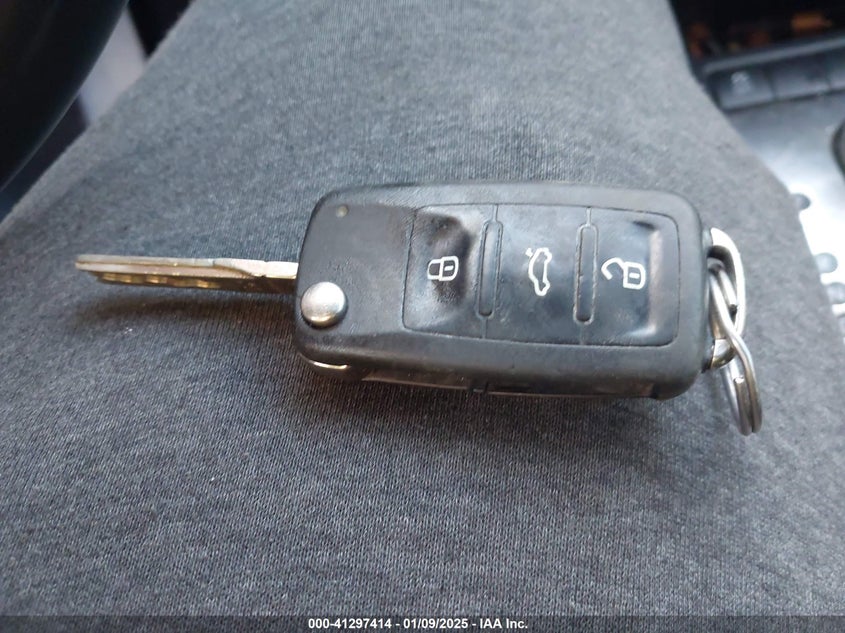 2013 VOLKSWAGEN GOLF 2.5L 4-DOOR - WVWDB7AJ2DW017493