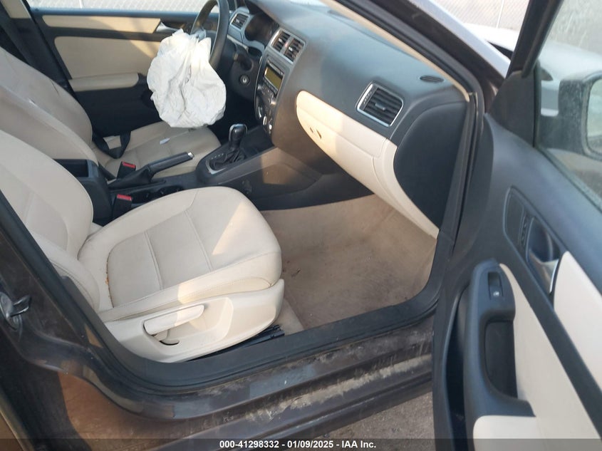 2011 VOLKSWAGEN JETTA VIN: 3VWDX7AJ7BM385096
