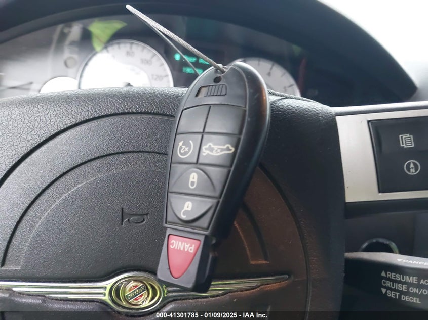 2008 CHRYSLER 300C VIN: 2C3KK63H38H267569