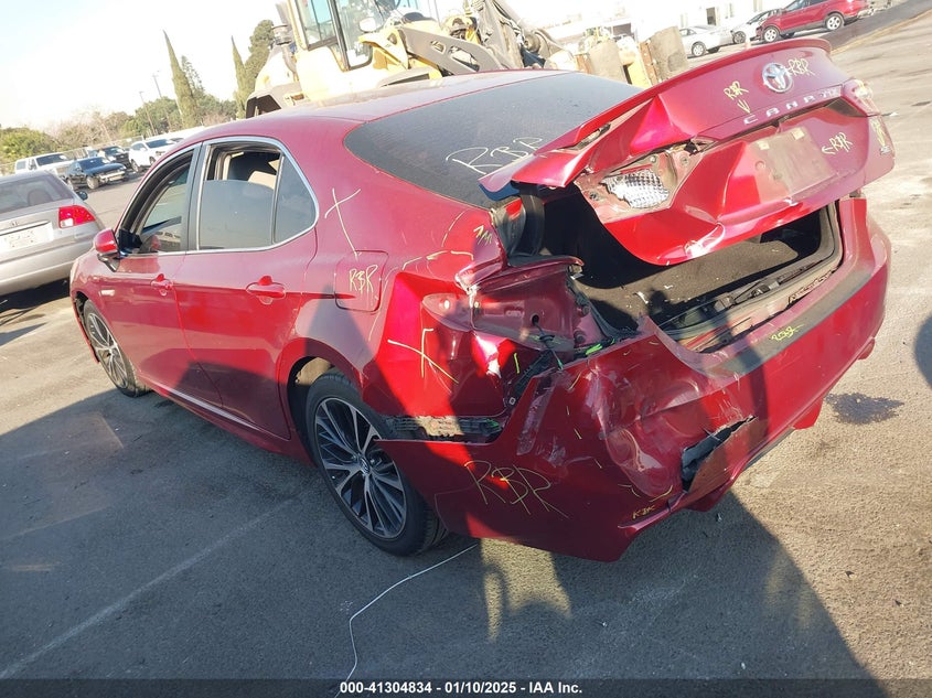 2018 TOYOTA CAMRY VIN: 4T1B11HK8JU657281