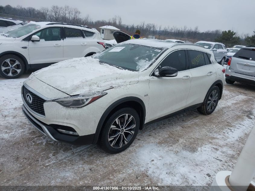 VIN SJKCH5CRXHA030509 2017 Infiniti QX30, Premium no.2