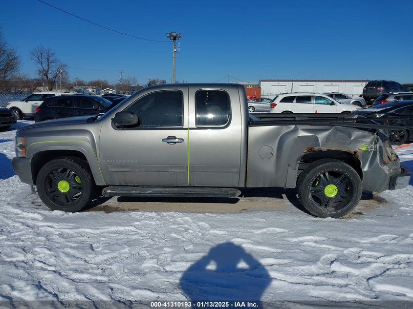 2007 CHEVROLET SILVERADO 1500 VIN: 1GCEK19007Z502196