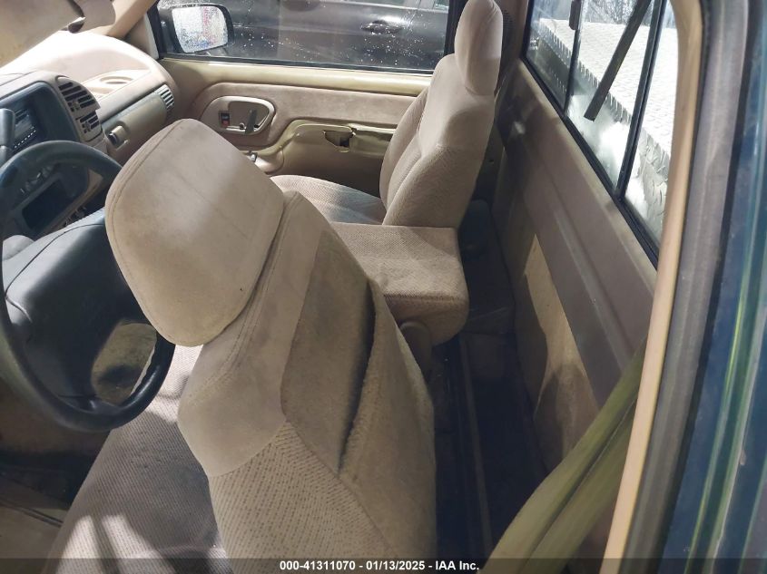 1995 Chevrolet Gmt-400 C1500 VIN: 1GCEC14K7SZ280531 Lot: 41311070