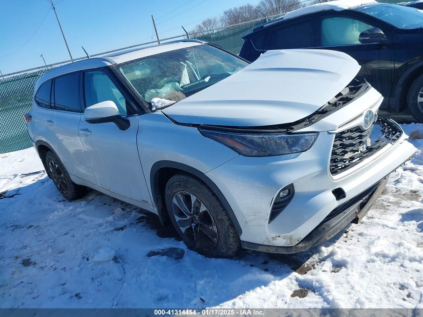 TOYOTA HIGHLANDER HYBRID XLE 2022