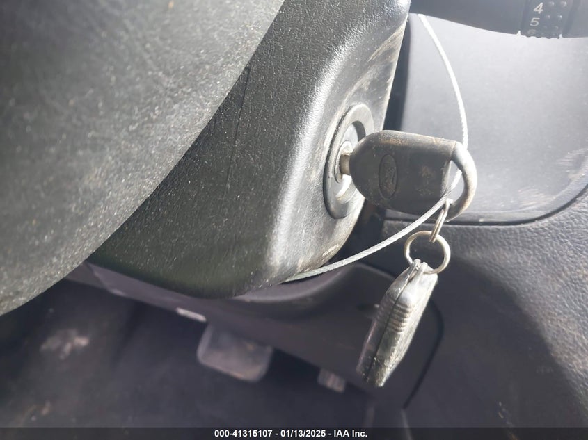 2007 FORD FOCUS VIN: 1FAHP31N87W202379