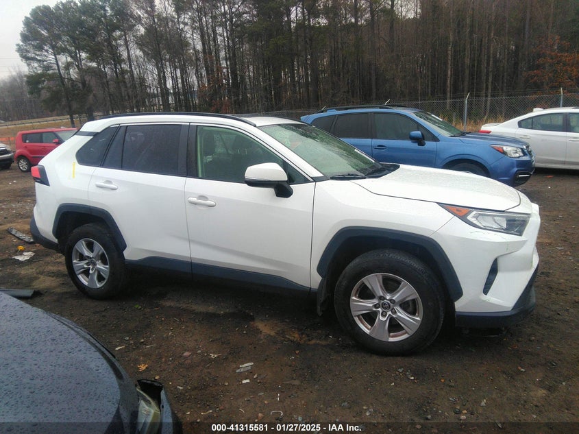 2019 TOYOTA RAV4 XLE - JTMP1RFV7KD042261