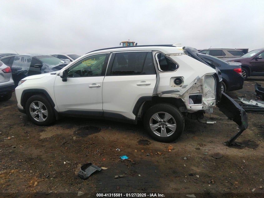 2019 TOYOTA RAV4 XLE - JTMP1RFV7KD042261
