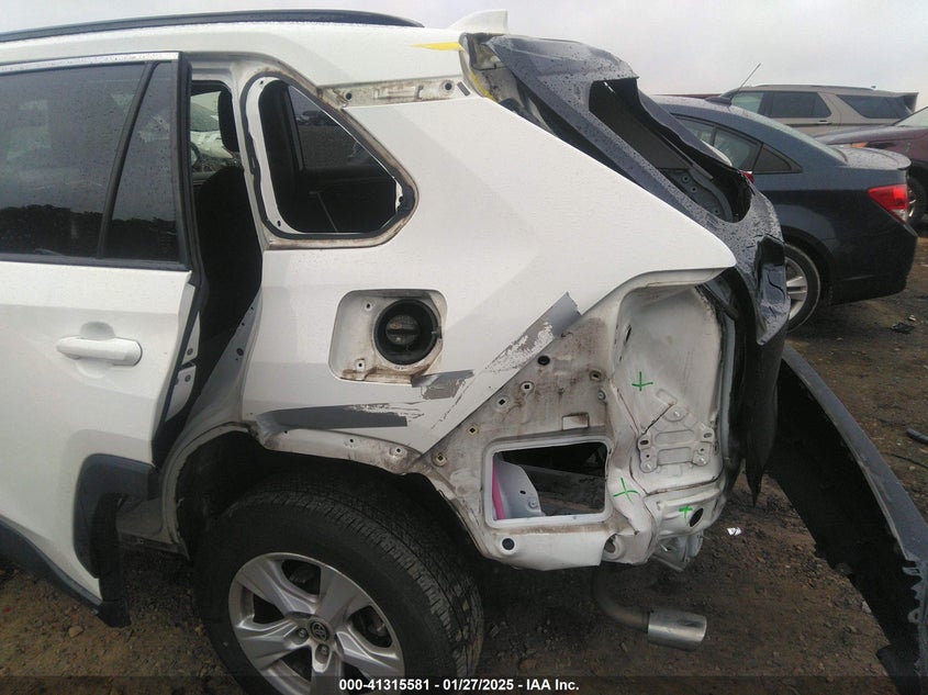 2019 TOYOTA RAV4 XLE - JTMP1RFV7KD042261